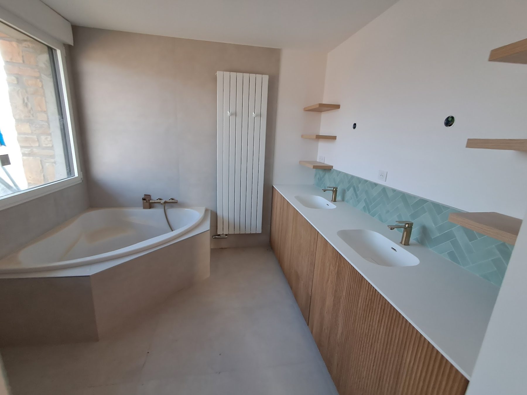Salle de bains, crédence vert d'eau en bâtons rompus