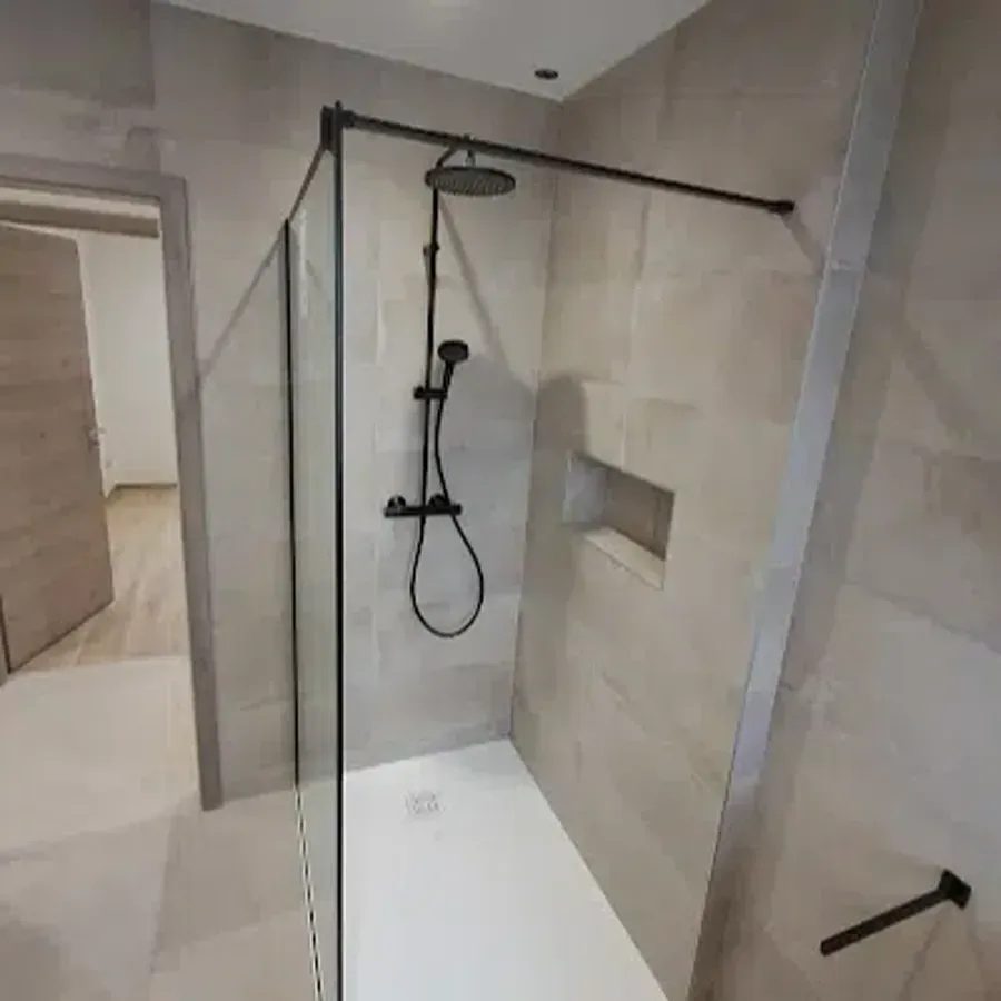 Douche avec niche, murs grand format